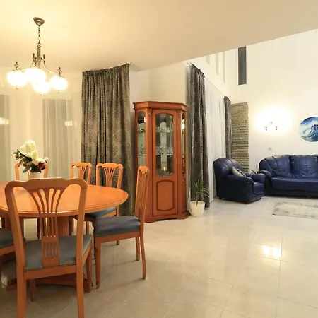Ravda Residence 게스트하우스 4*