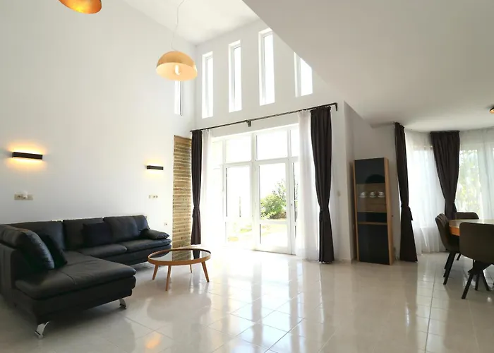 Ravda Residence Affittacamere 4*